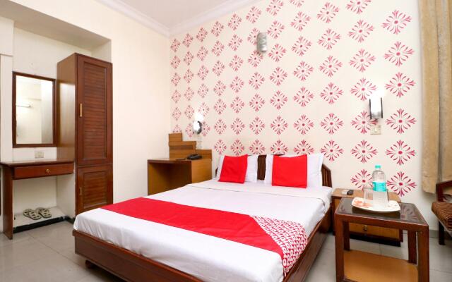 OYO 8623 Hotel Destination