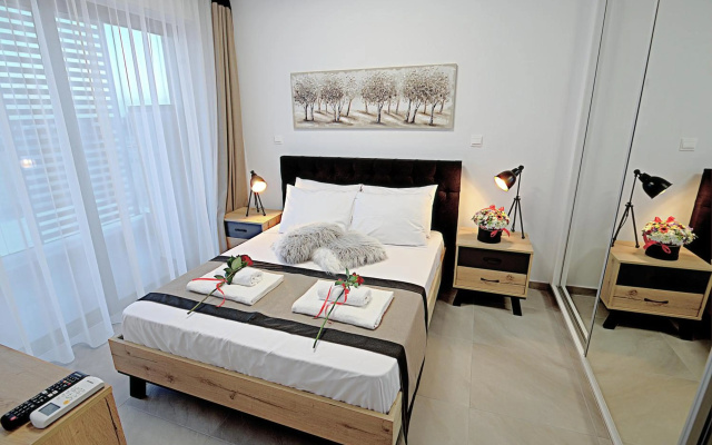 Golden Tree Apartment
