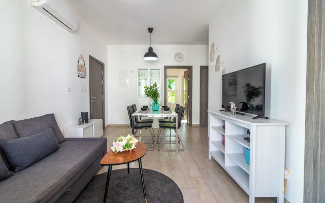 Modern 2BR Apartment - Paseo del Mar