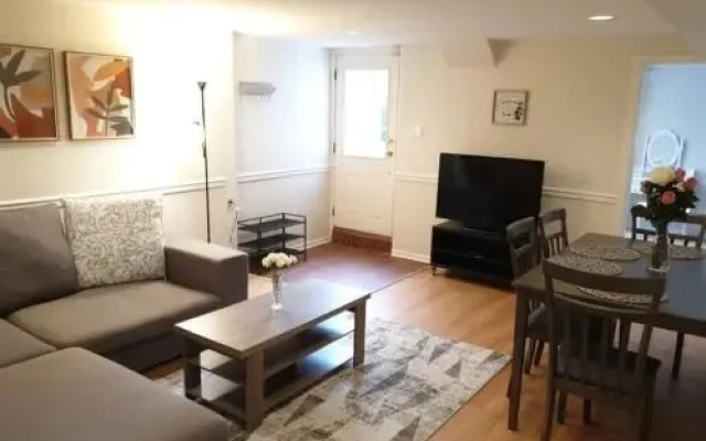 Happy, Cozy, Fun, Loving suite in West Vancouver
