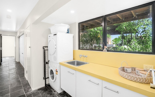 Belle Escapes - Trinity Blue Ocean View Home