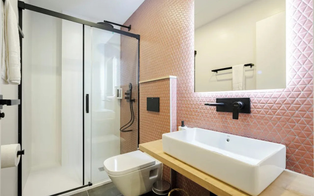 Vallecas Suites by Olala Homes