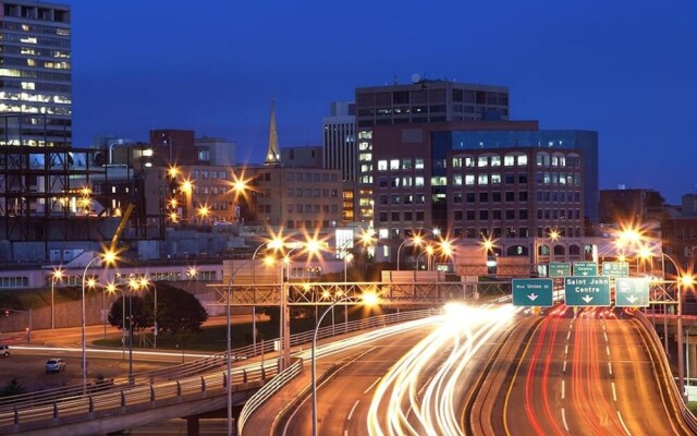 Cozy 3-bdrm in Uptown Saint John w Parking Coffee