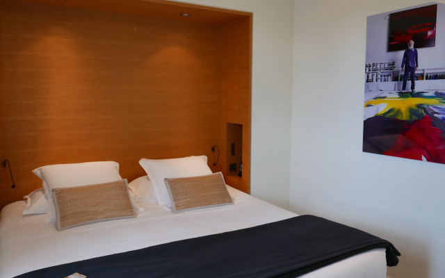 Hotel Marignan Champs - Elysées