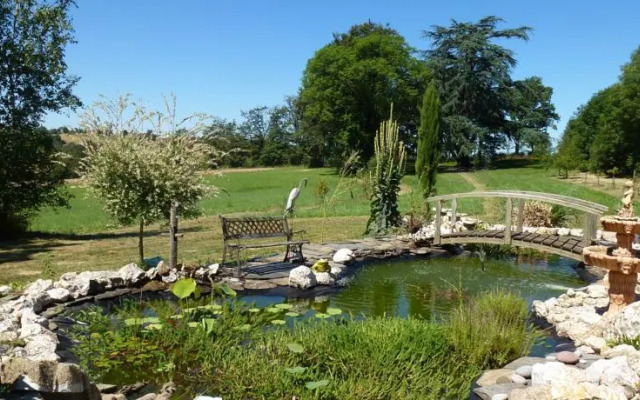 Château de Vèzes, Gîtes Source de Vie