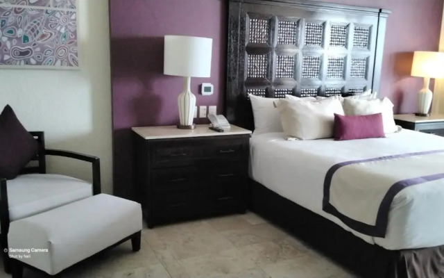 One Bedroom Ocean Front Suite on Medano Beach