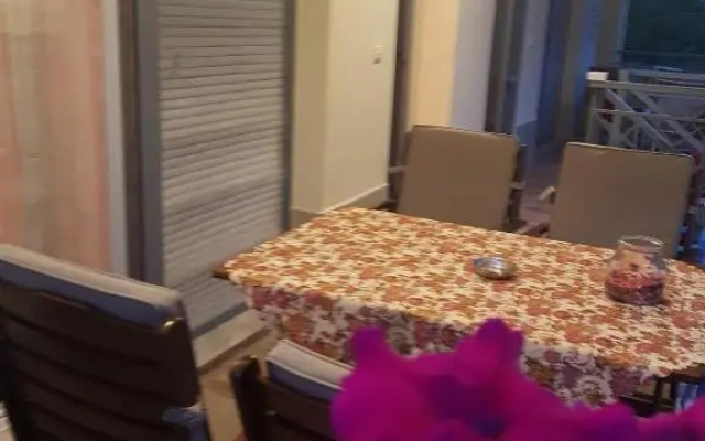 Flexible 2 floor(1st and 2nd floor) house with private parking