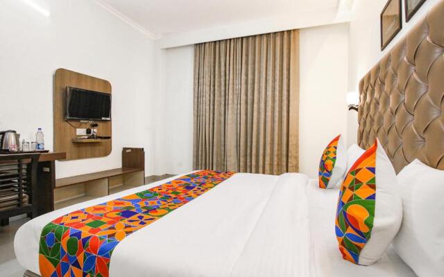 Fabhotel Rivlet Inn