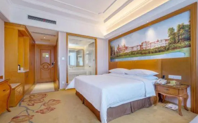 Vienna Shanghai Dishui Lake Lingang New City