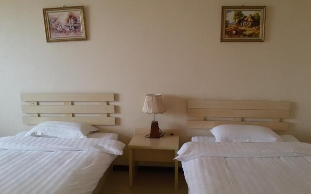 Super 9 Business Hotel