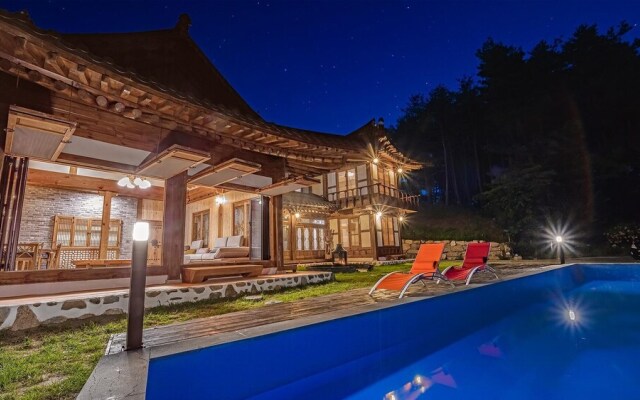 Gangneung Booyoonok Hanok Pension