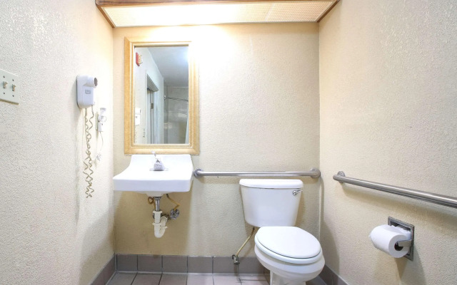 Econo Lodge Hillsboro I-35