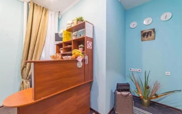 Anichkov Bridge Living Quarters