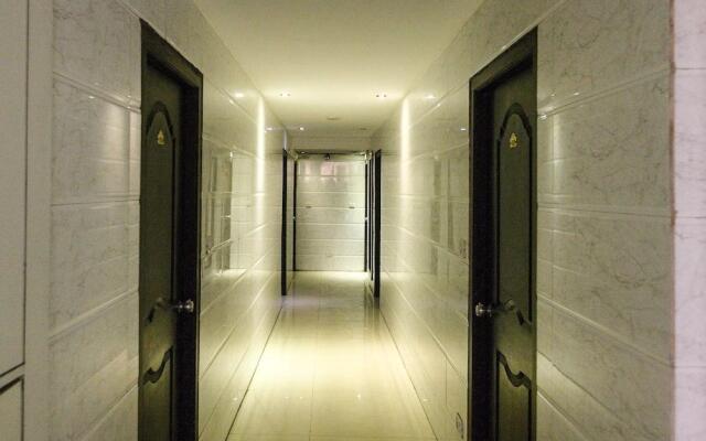 OYO 26219 The Prince Park