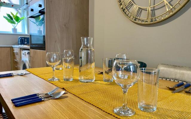 Fabulous 1 Bedroom Apartment - sleeps 4