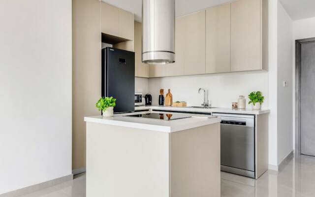 Sanders Premier - Cozy 2 bdr apt With Balcony