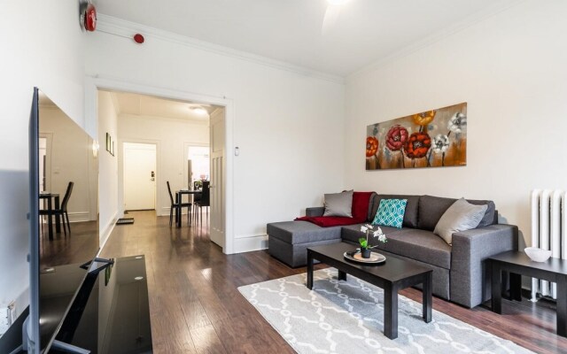 Cozy 2-storey 2BR Apt - Near Parks and King St