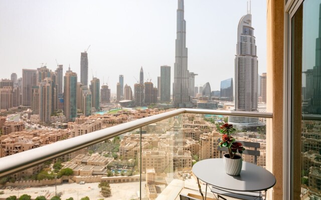 Burj Khalifa Vw  Prvt Pool in Dubai