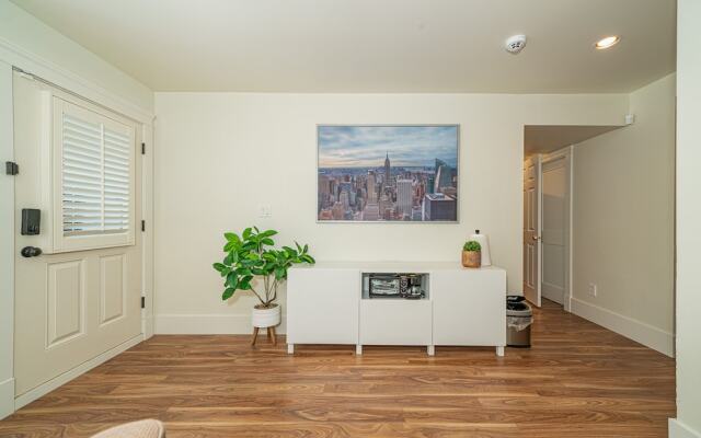 Elegant & Cozy Escape West Vancouver
