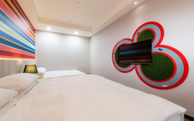 Holiday Garden Hotel SKM Park