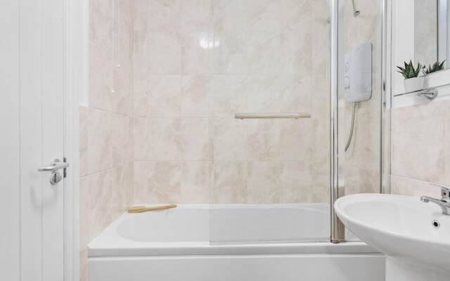 Chandlers Walk Modern Comfy Family Home in Exeter