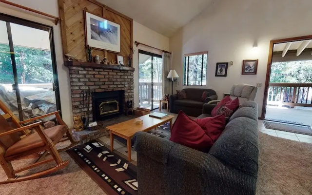 Hidden Valley 104 Convenient and Cozy, Short walk to The Village Gondola by RedAwning