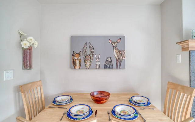 Moon Over Manzanita (MCA 1549)