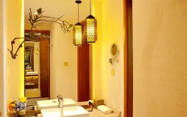 Fisher Island Holiday Hotel