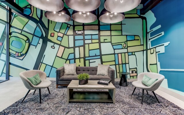 Luxury Apt Near Convcenter, Stadiums, & Harbor