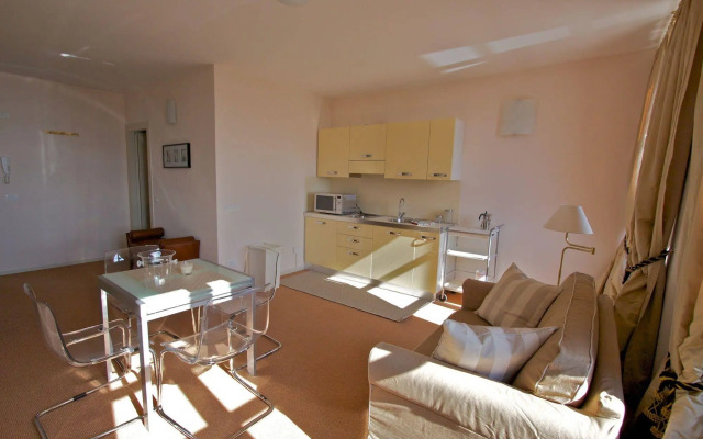 Miramare Apartments & Suites