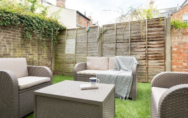 The Jericho Terrace House - 2BD + Parking