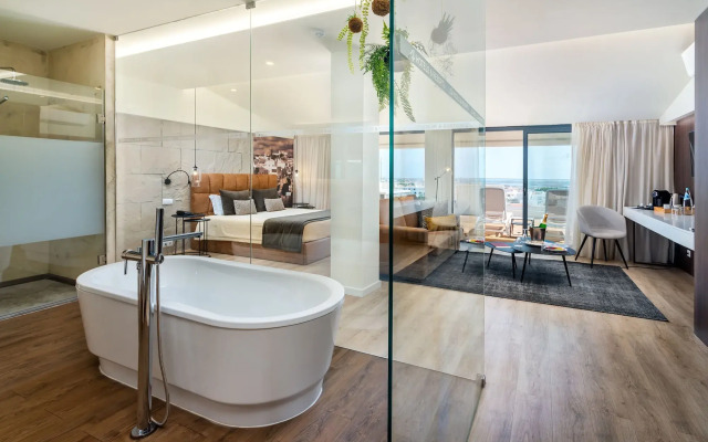 AP Maria Nova Lounge - Adults Friendly