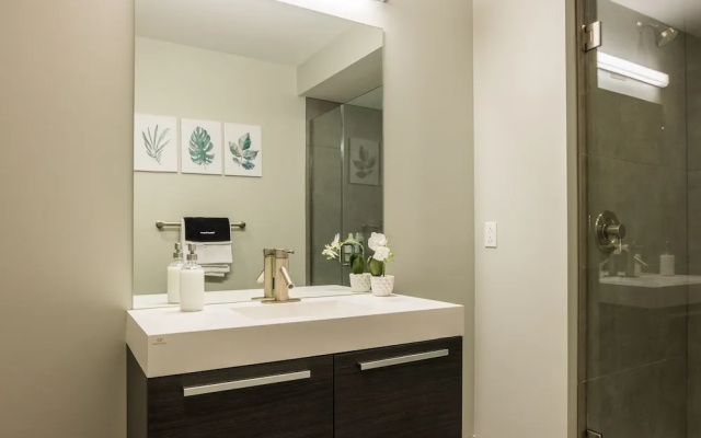 1 BR with Balcony and City Views by Frontdesk