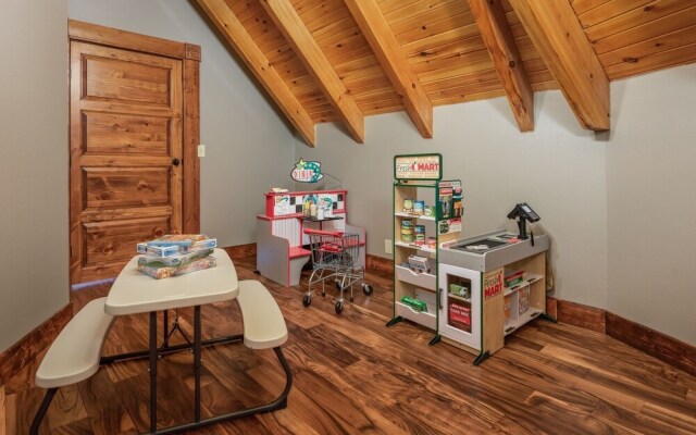 Grand Mountain Getaway 8 Bedroom Home by Redawning