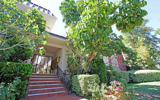 Cozy New Town House Glendale