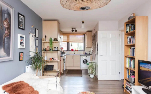 Serene 1 Bedroom Flat in Clapton With Balcony