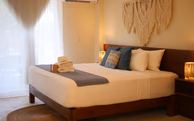 Noah Beach Hotel & Suites