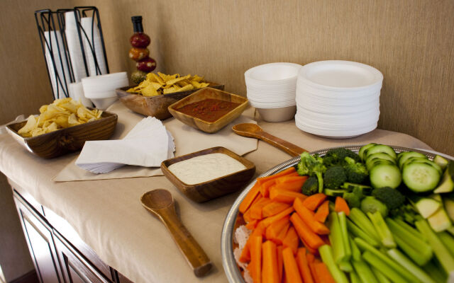 Cloverleaf Suites Kansas City - Overland Park
