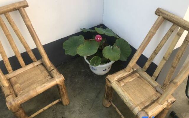 YiJiang ChunShe Guesthouse