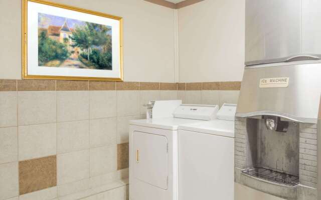 Travelodge by Wyndham Mansfield