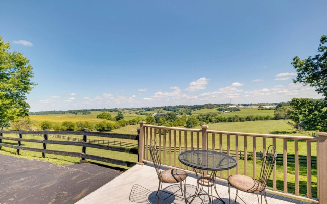 4 Mi to German Village: Studio w/ Hot Tub!