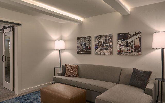 Fredericksburg Inn & Suites
