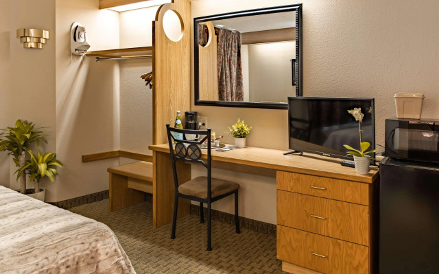 Magnuson Hotel Lincoln Airport