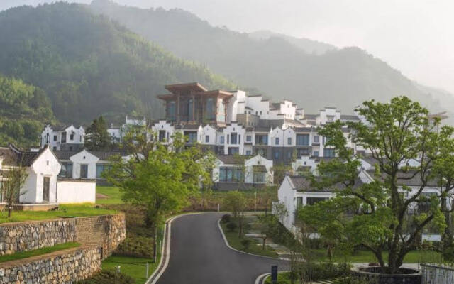 Banyan Tree Huangshan