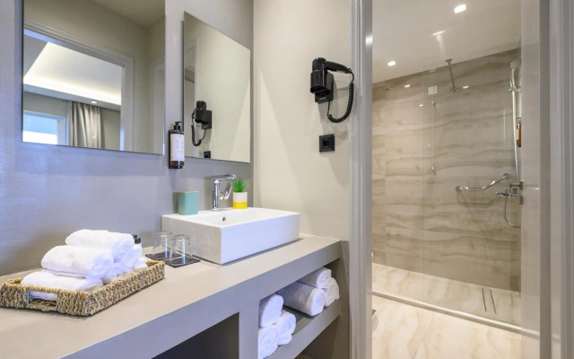 Nicolas Grand Suites - Adults Only