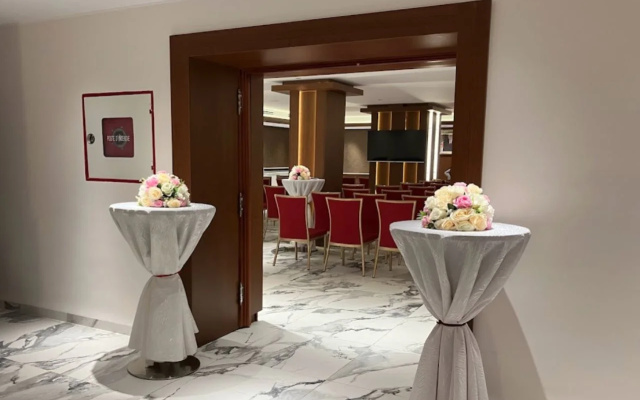 Al Bayt Hotel