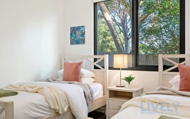 The Ocean s Edge Luxury Entertainer With Views