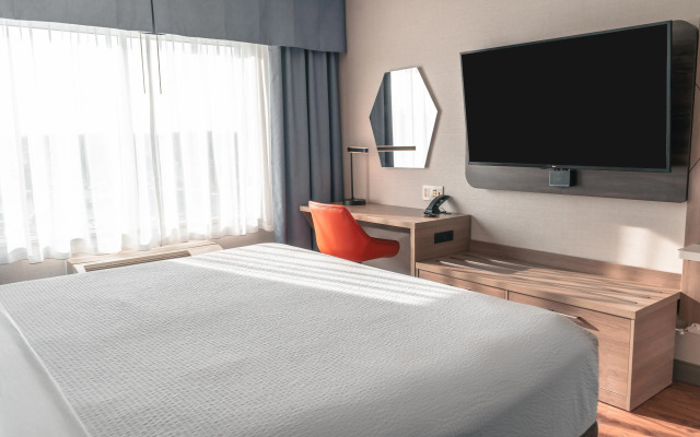 Holiday Inn Express & Suites Kingston Central by IHG