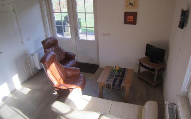 Lovely Cottage near Lake in Well