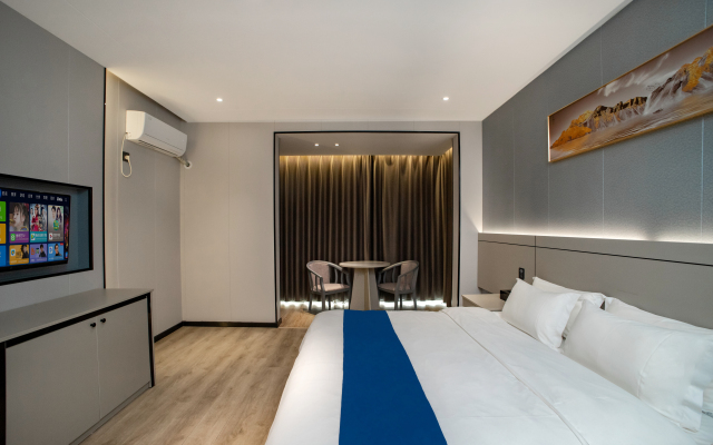 7 Days Hotel (Ruijin Longzhu Road Branch)